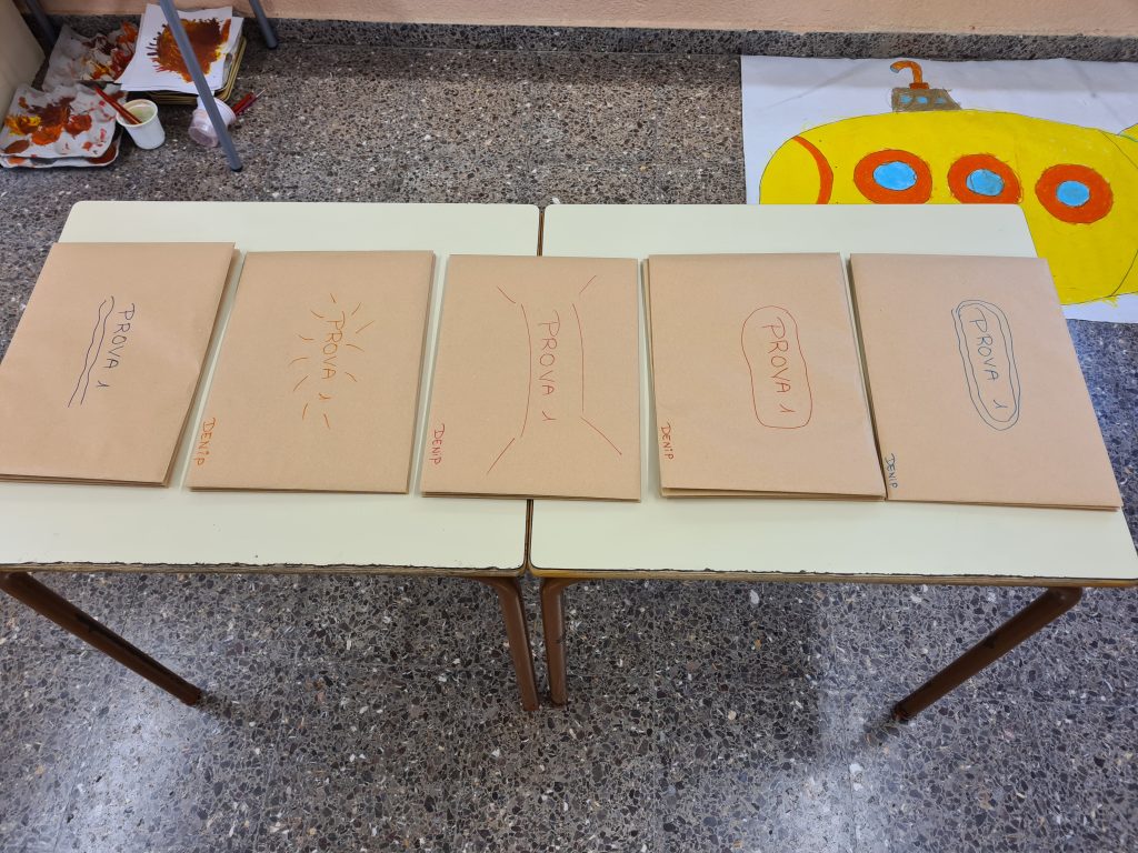 Pruebas Breakout o Escape Room educativo metidas en sobres y ordenadas por equipos